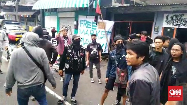 Polri bekerja sama dengan Kementerian Hukum dan HAM beserte Badan Intelijen Negara (BIN) mengusut kelompok Anarcho Syndicalism.