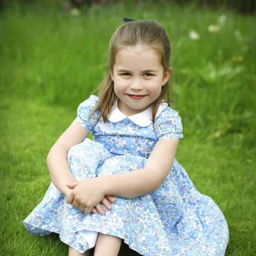 Foto Menggemaskan Putri Charlotte di Ulang Tahun ke-4