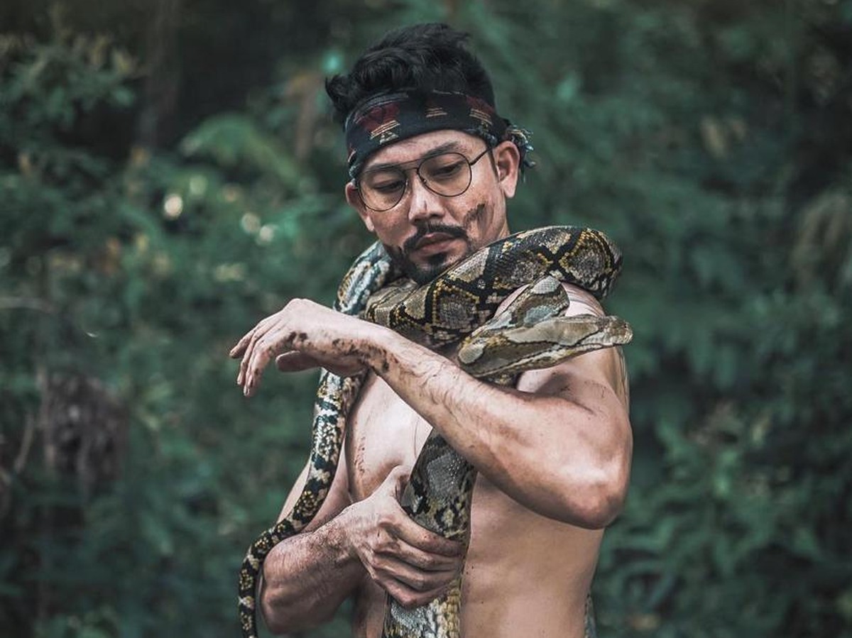 Denny Sumargo dan Vincent Verhaag menikmati liburan serunya di MTMA Survival Kutai yang tayang pada Minggu &lpar;5&sol;5&rpar; pukul 08&period;30 WIB hanya di Trans TV&period;