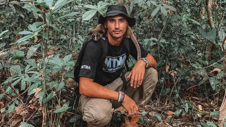 Liburan Seru Denny Sumargo & Vincent Verhaag di Kutai Denny Sumargo dan Vincent Verhaag menikmati liburan serunya di MTMA Survival Kutai yang tayang pada Minggu (5/5) pukul 08.30 WIB hanya di Trans TV.