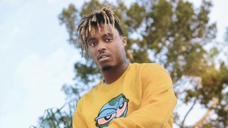 7 Foto Keren 'Top New Artist BBMA' Juice WRLD Inilah 7 potret keren Juice WRLD, seorang penyanyi pendatang baru yang meraih penghargaan untuk nominasi Top New Artist di Billboard Music Awards 2019.