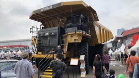 Truk Tambang 'Geruduk' Pameran Otomotif di Kemayoran