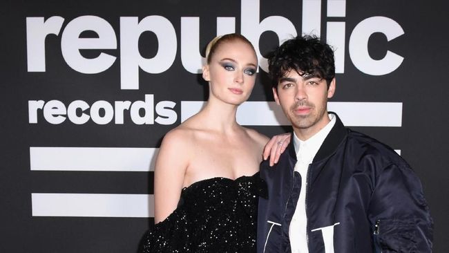 Istri Nick Jonas dari Jonas Brothers ini menganggap pernikahan spontan Joe dan Sophie Turner amat menyenangkan dan lucu.