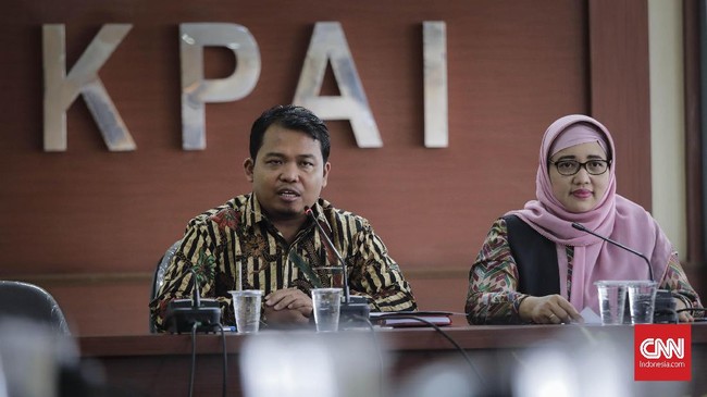 KPAI mempertanyakan program magang bagi Kemendikbud guna menghindari praktik perdagangan orang atau perbudakan.