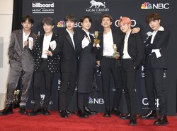 Ariana Grande Pamer Foto Bareng BTS Jelang Grammy Awards 2020