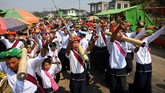 FOTO: 'Menitip' Doa pada Roket di Myanmar Sekitar 12 hari setelah perayaan tahun baru Myanmar, waktunya komunitas Pa'O menggelar kompetisi roket tahunan di Nantar untuk memohon hujan dan kesuksesan.