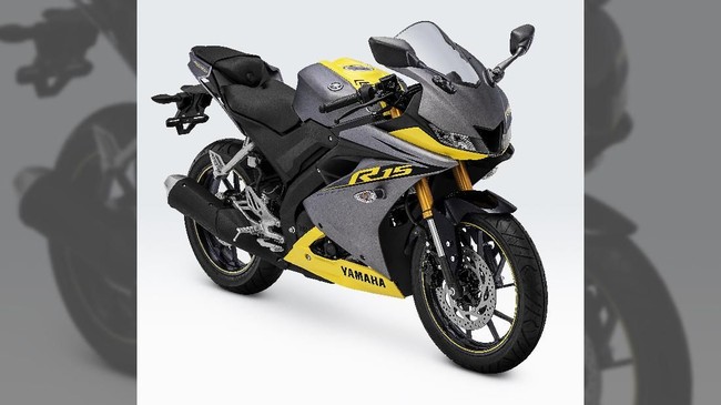 R15 pertama kali diluncurkan pada 2017 untuk bertemu dengan Honda CBR150R yang masing-masing menyimpan mesin kapasitas 150 cc.