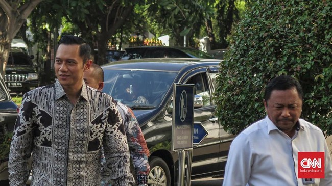 Tiba di Istana Negara, Agus Harimurti Yudhoyono mengaku datang karena diundang oleh Presiden Jokowi.