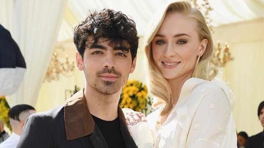 Joe Jonas dan Sophie Turner kembali menggelar perayaan pernikahan kedua di Paris, Prancis.