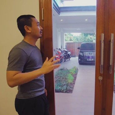 Demi Anak, Raditya Dika Renovasi Rumahnya