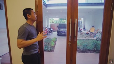 img-title Demi Anak, Raditya Dika Renovasi Rumahnya