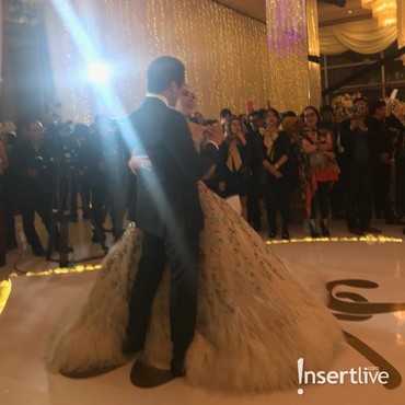 Dansa Romantis Syahrini dan Reino Barack