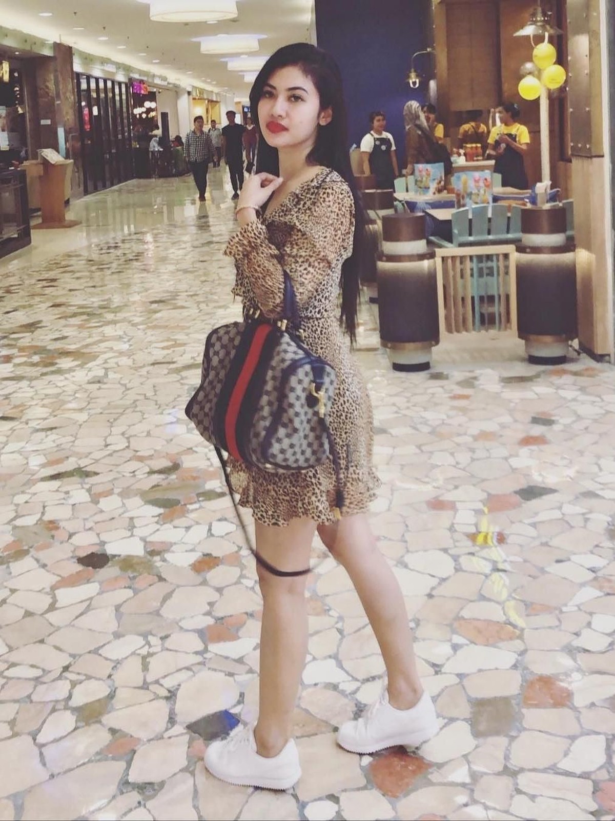 Nama Della Perez belakangan ini sedang naik daun karena beberapa sensasi&period; Hotman Paris baru-baru ini mengaku hampir memacari adik mendiang Julia Perez itu&period;