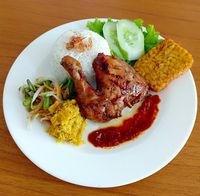 Kedai Kayumanis: Sajian Spesial Ayam Bakar Madu dan Sop Iga Rempah