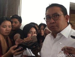 Fadli Zon Berpuisi Negeri di Tepi Jurang, Singgung Utang-Bencana