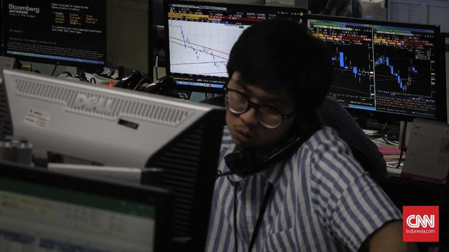 Indeks Harga Saham Gabungan (IHSG) diprediksi melemah pada perdagangan Jumat (16/8). IHSG tertekan kekhawatiran resesi ekonomi global.