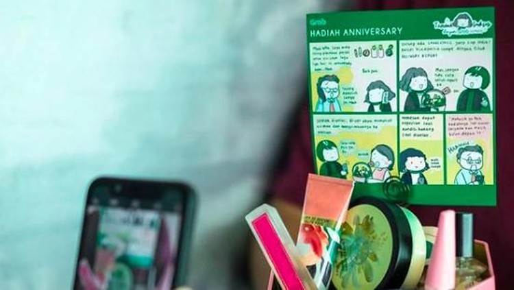 Saat mengirim barang, kadang ada rasa was-was apakah barang akan sampai? Tapi, dengan fitur tracking dari GrabExpress, hal itu tak perlu Bunda alami.
