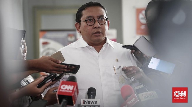 Penarikan SPDP perkara makar Prabowo Subianto oleh polisi, dinilai oleh Fadli Zon sebagai bukti Polri tidak profesional.