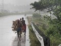 Mumbai Diterjang Badai, Pasien Covid-19 Dievakuasi