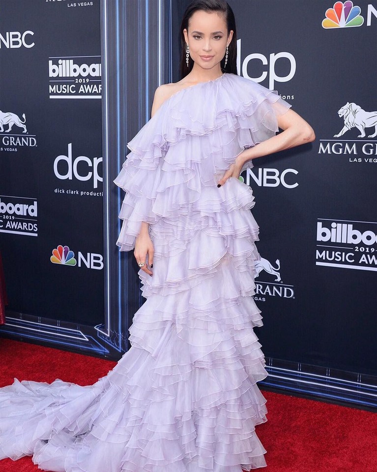 Ajang BBMA 2019, menjadi ajang penghargaan yang bergengsi untuk pamer penampilan para artis dunia. Dilansir dari Dailymail, berikut penampilan terbaik mereka.
