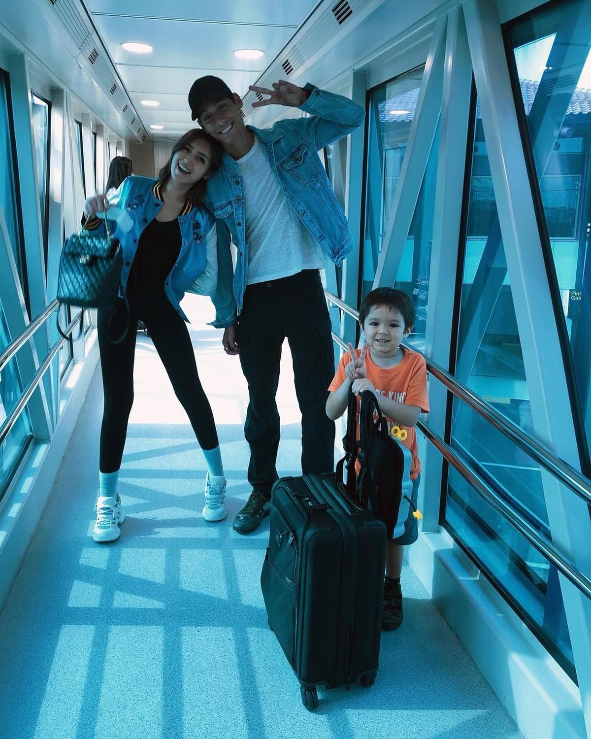 Richard Kyle resmi melamar Jessica Iskandar di Amerika&period; 6 potret mesra Richard dan anak Jedar ini pun membuktikan bahwa Richard sudah layak jadi ayah sambung&period;