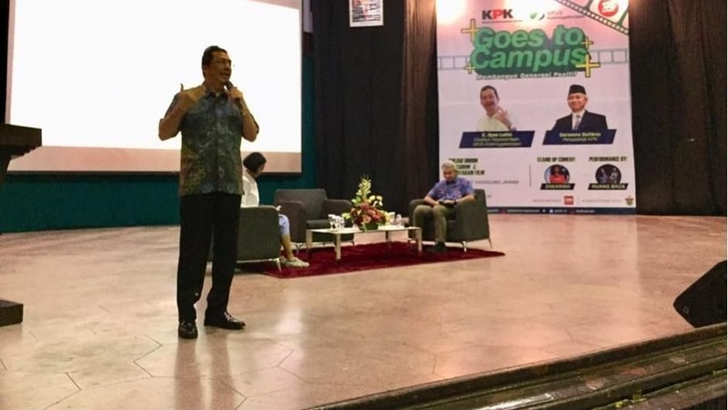 Komisi Pemberantasan Korupsi (KPK) melakukan kegiatan bersama BPJS Ketenagakerjaan memberikan sosialisasi dan edukasi dalam acara