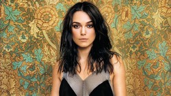Mewah! Selama Karantina Keira Knightley Pakai Gaun Chanel Tiap Hari