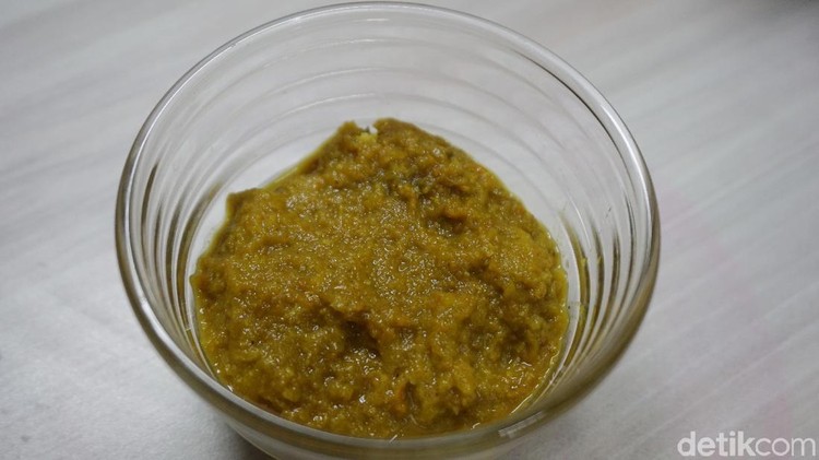 Ayam goreng bumbu kuning Ayam goreng bumbu kuning