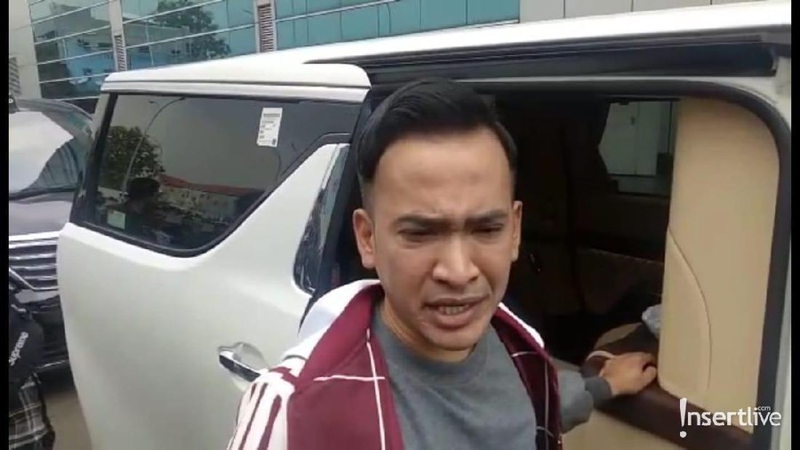 Bahagianya Ruben Onsu Lihat Jessica Iskandar Dilamar Richard Kyle Ruben Onsu ungkap rasa senangnya melihat Jessica Iskandar akhirnya dilamar oleh Richard Kyle.