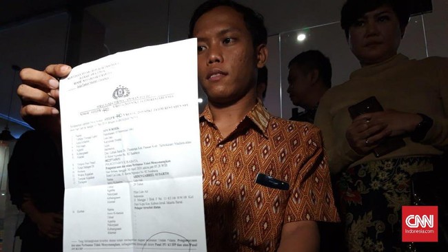 Karyawan Hotel La Lisa Surabaya, Ainur Rofik melaporkan oknum pilot Lion Air, AG ke polisi karena dugaan penganiayaan usai video kekerasan itu viral di medsos.
