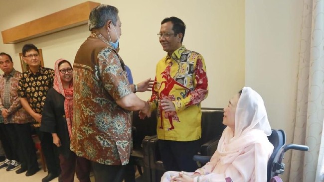 Menko Polhukam Mahfud MD menyebut pemerintah tak pernah mengaitkan soal kedekatan dalang aksi demo ricuh dengan partai politik.