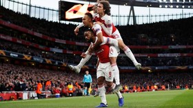 FOTO: Aubameyang-Lacazette Hancurkan Valencia