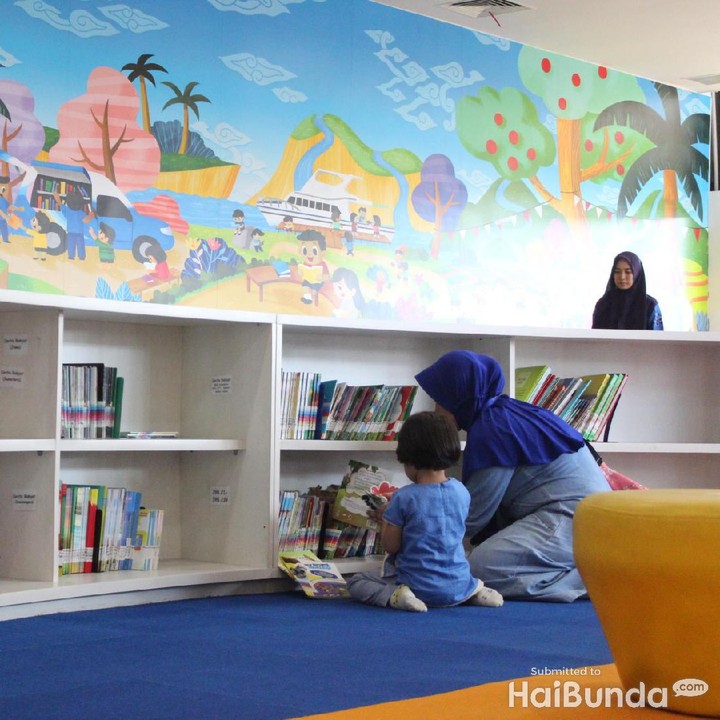 Buku-bukunya juga lengkap, anak bisa pilih sendiri. (Foto: Yuni Ayu Amida)<div class="gmail_attr" dir="ltr"> </div>