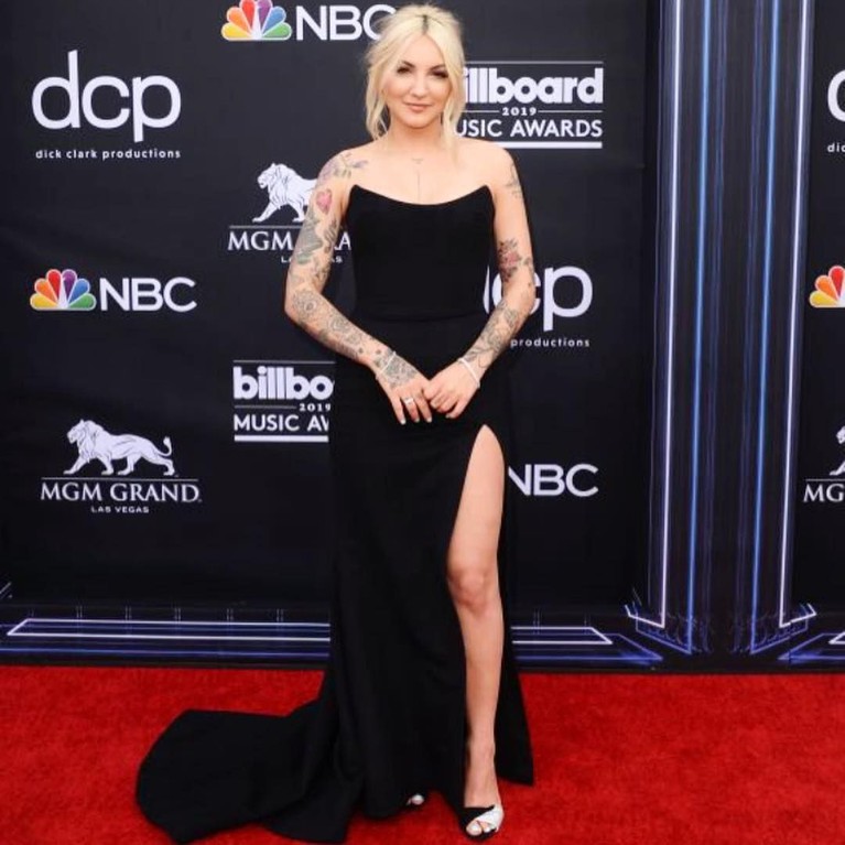 10 Artis dengan Kostum Terbaik di Ajang BBMA 2019 Ajang BBMA 2019, menjadi ajang penghargaan yang bergengsi untuk pamer penampilan para artis dunia. Dilansir dari Dailymail, berikut penampilan terbaik mereka.
