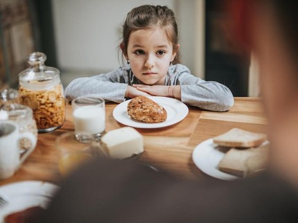 Jenis Makanan yang Baiknya Dihindari Anak Saat Sahur