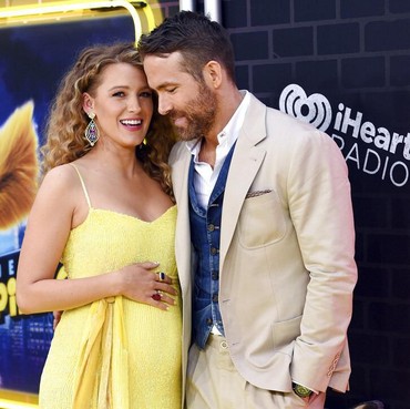 Blake Lively Hamil Anak Ketiga