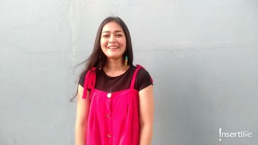 img-title Nikmati Kesendirian, Gracia Indri Foto Pakai Baju Nikah
