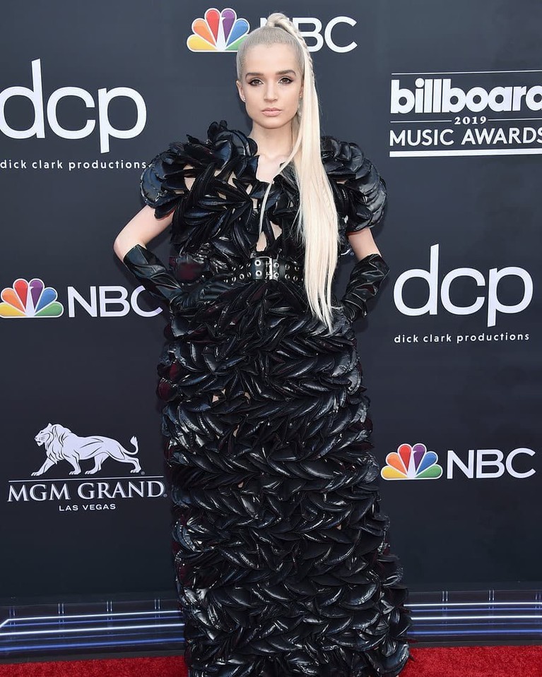 10 Artis dengan Kostum Terburuk di BBMA 2019 Ajang BBMA 2019, menjadi ajang penghargaan yang bergengsi untuk pamer penampilan para artis dunia. Dilansir dari Dailymail, berikut penampilan artis terburuk.