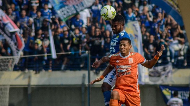 Persib Bandung akan menghadapi laga sulit saat dijamu Persipura Jayapura pada pekan pertama Liga 1 2019 di Stadion Si Jalak Harupat, Sabtu (18/5) malam WIB.