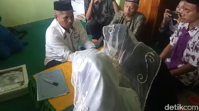 Siapa Wali Nikah Wanita Mualaf? Ini Kata Ulama