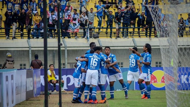 Persib Bandung bermain imbang 1-1 dengan PS Tira Persikabo di babak pertama dalam laga tunda Liga 1 2019 di Stadion Si Jalak Harupat, Soreang.
