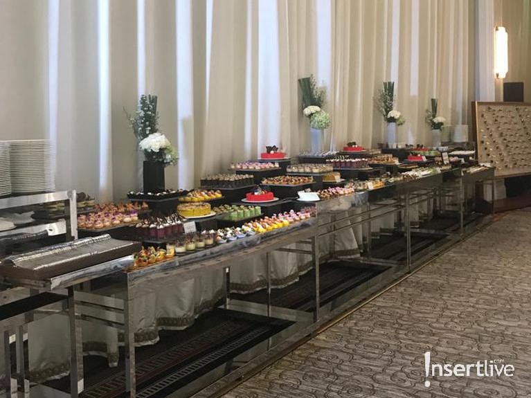 Mewahnya Dekorasi Resepsi Pernikahan Syahrini-Reino Barack Syahrini dan Reino Barack menggelar acara mewah bertajuk Dinner Silaturahmi sebagai bentuk perayaan pernikahan di Hotel Four Season, Jakarta, Jumat (4/5).
