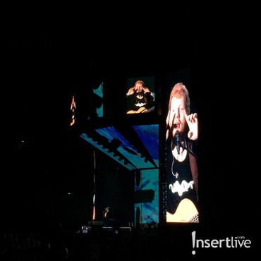 Berbaju Timnas Indonesia, Ed Sheeran Tutup Konser di Jakarta