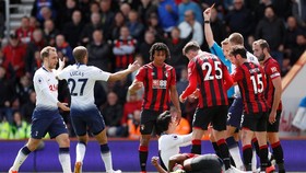 Bermain dengan Sembilan Pemain, Tottenham Kalah