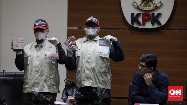 KPK menetapkan hakim PN Balikpapan, Kayat, dan dua orang lain sebagai tersangka dalam kasus dugaan suap penangan perkara di PN Balikpapan.