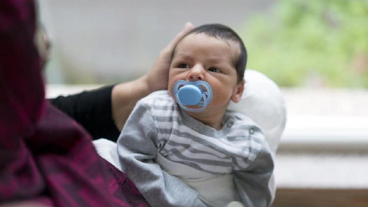 Supaya anak Bunda kelak jadi orang yang mudah memaafkan, sampaikan harapan itu dengan memilih satu dari nama bayi berikut yuk.