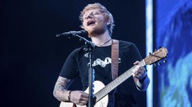 Ed Sheeran Jadi Sponsor Utama Klub Elkan Baggott