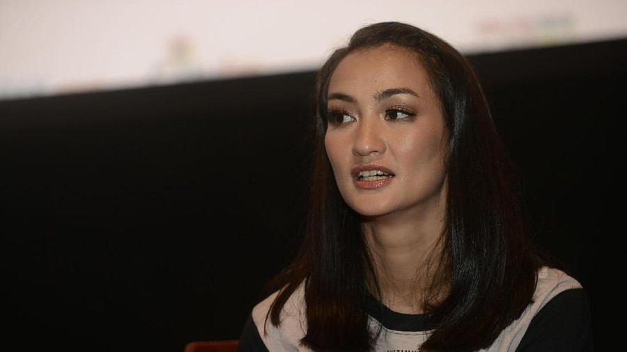 Atiqah Hasiholan
