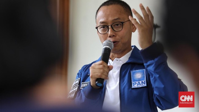 Sekretaris Jenderal Partai Amanat Nasional (PAN) Eddy Soeparno tidak ada campur tangan pihak luar, terutama pihak istana terkait pembentukan koalisi ini.