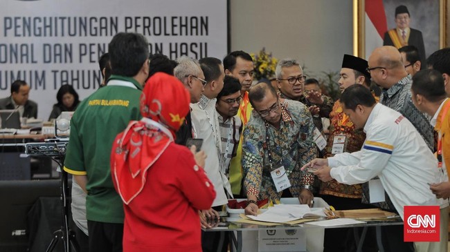 Saat ini rekapitulasi suara luar negeri yang belum rampung disahkan dalam Rapat Pleno KPU tinggal dari Malaysia karena masih menunggu hasil pencoblosan ulang.